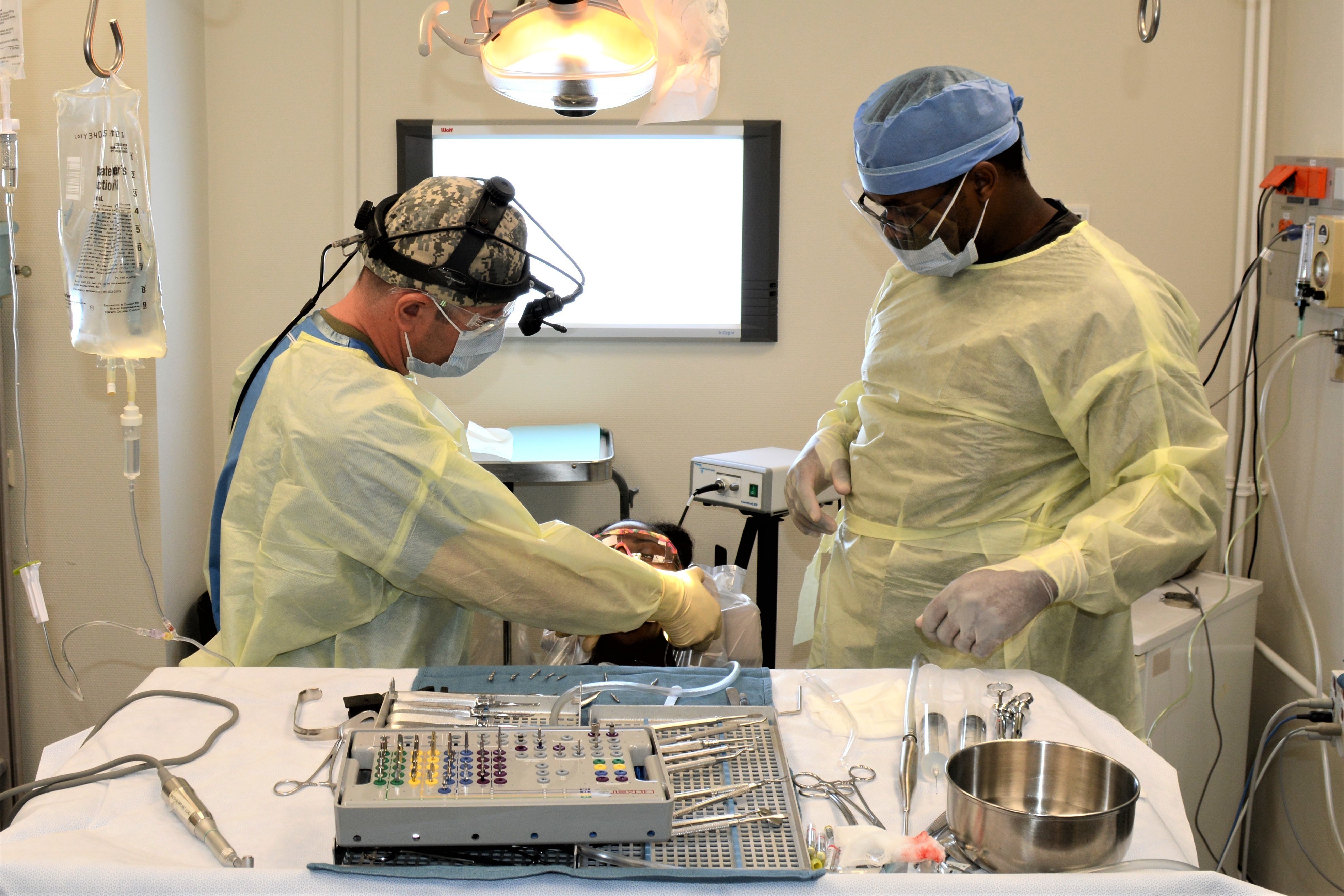 Difference between oral surgeon and general dentist